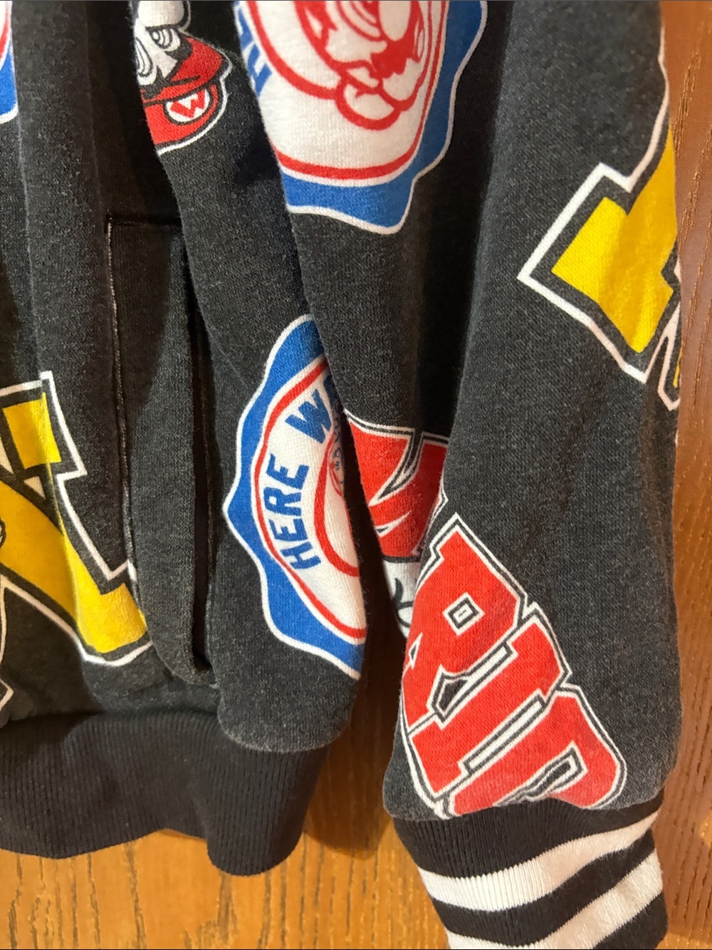 Super Mario Kids Black Graphic Bomber Jacket - one button missing - Picture 5 of 6